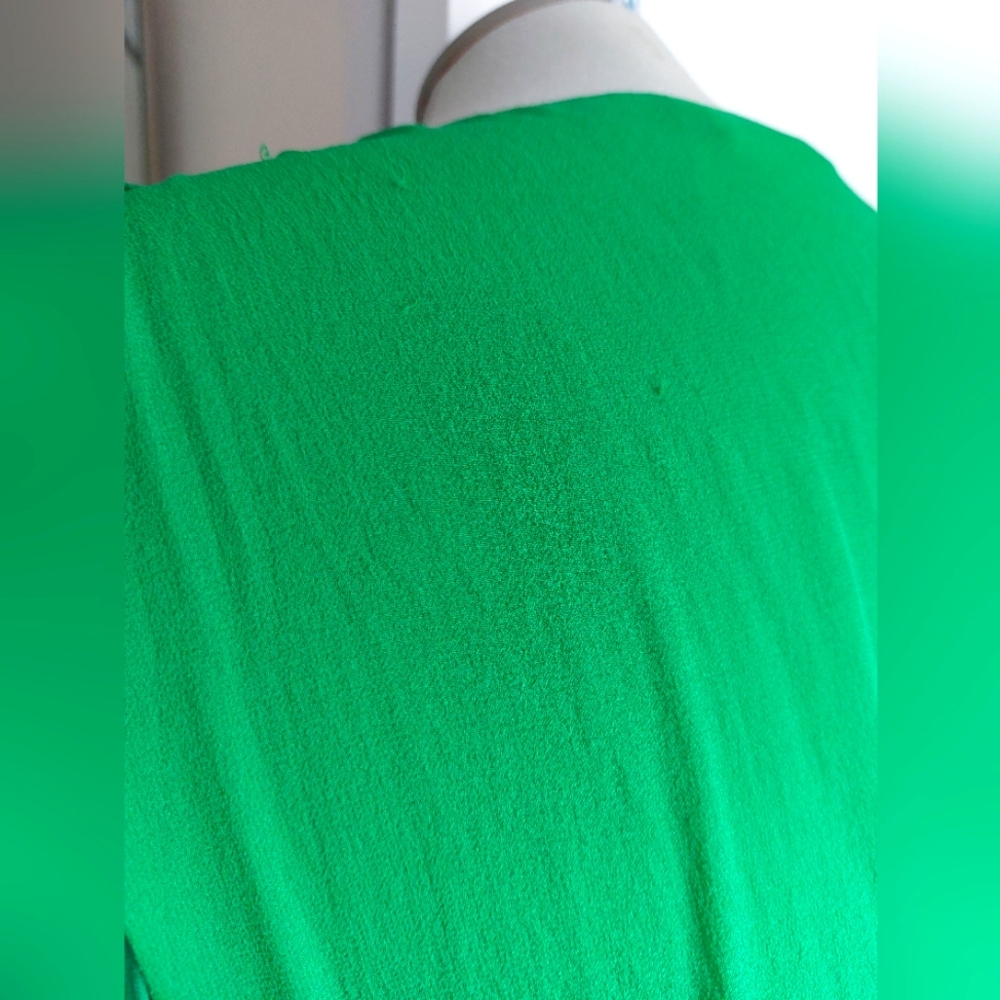 Alice + Olivia 100% Emerald Green Silk Wrap Shirt - Medium - Excellent Condition - Picture 7 of 13